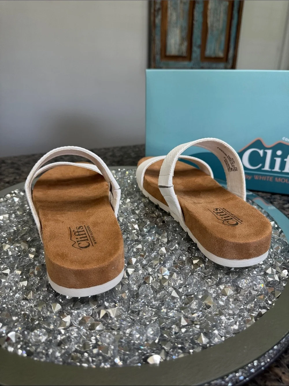 Cliffs by WHITE MOUNTAIN White Double-Strap Slide Sandals NEW 7